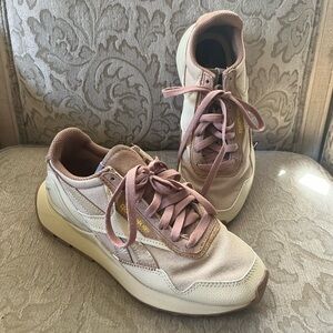 Reebok National Geographic sneakers. Size 5.5